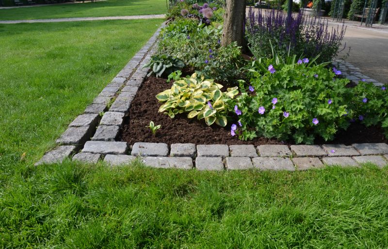 Landscaping Edging Costs — Cost of Landscaping Edging
